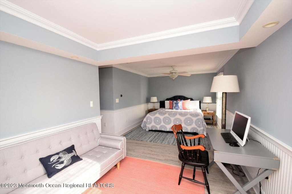 563 Whiting Avenue - Photo 9