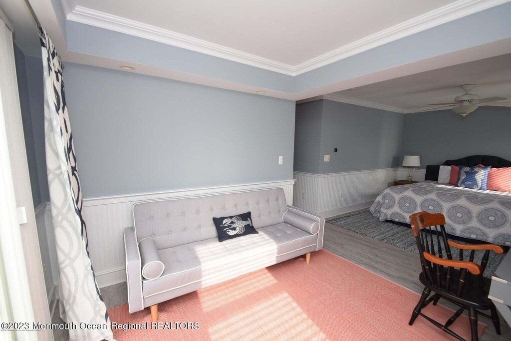 563 Whiting Avenue - Photo 10