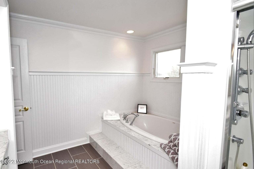 563 Whiting Avenue - Photo 12