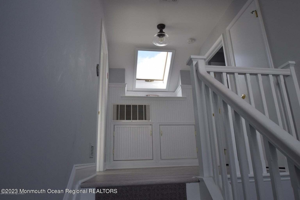 563 Whiting Avenue - Photo 17