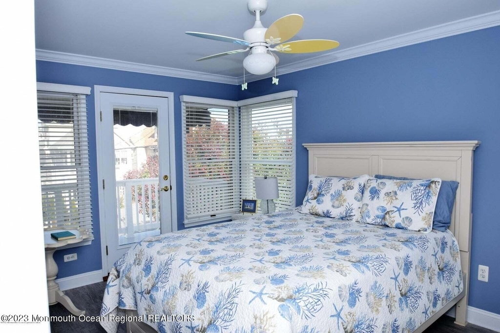 563 Whiting Avenue - Photo 13
