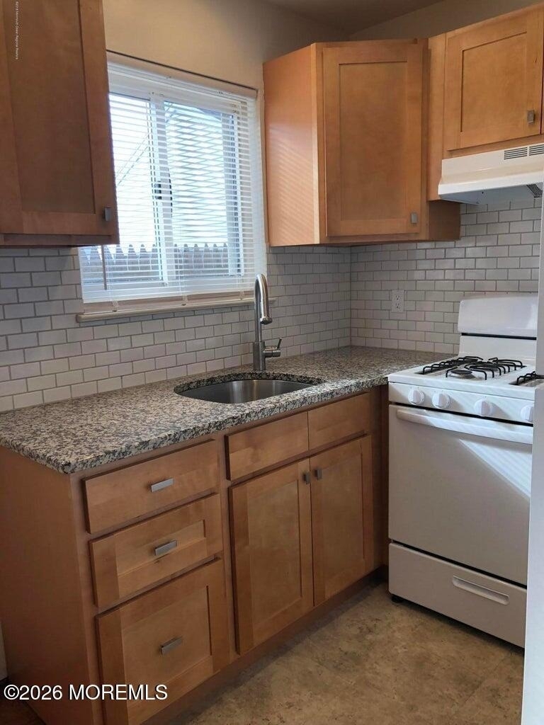 400 Sairs Avenue - Photo 1