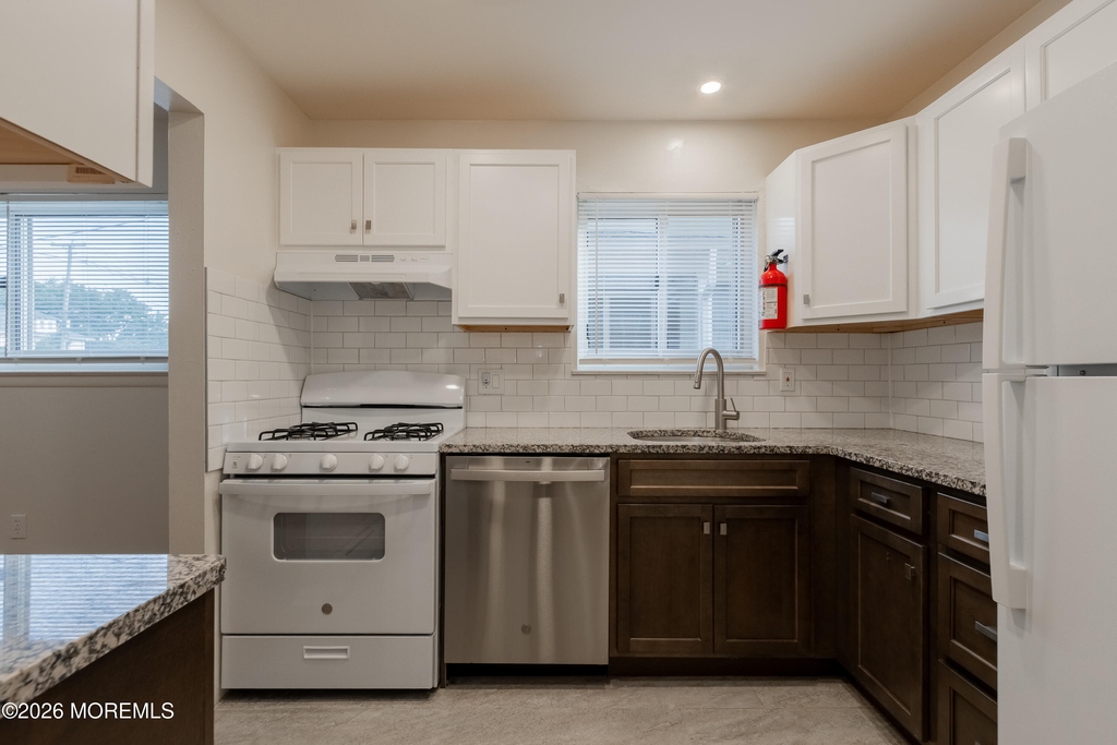 400 Sairs Avenue - Photo 2