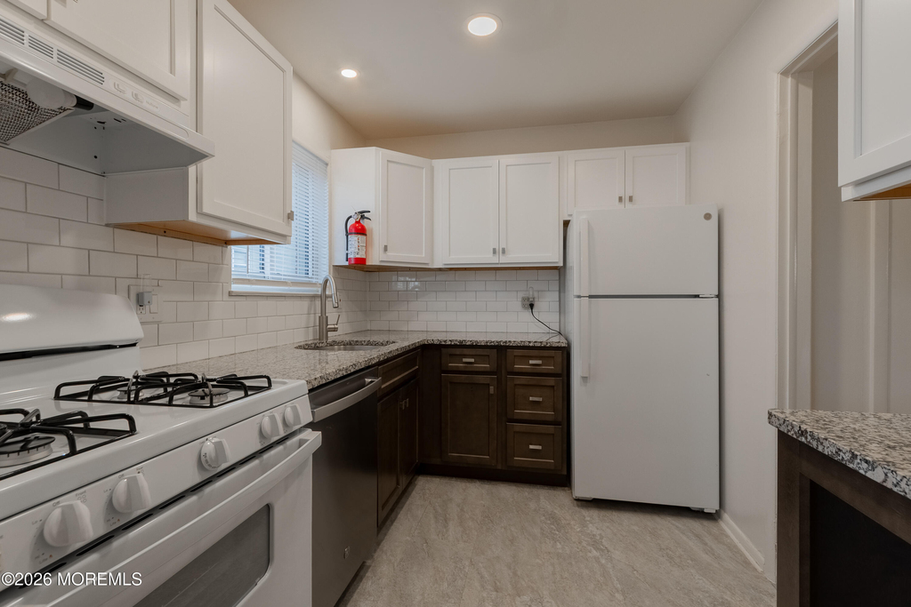 400 Sairs Avenue - Photo 4