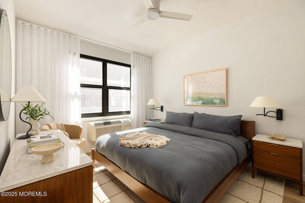 1150 Kingsley Street - Photo 0