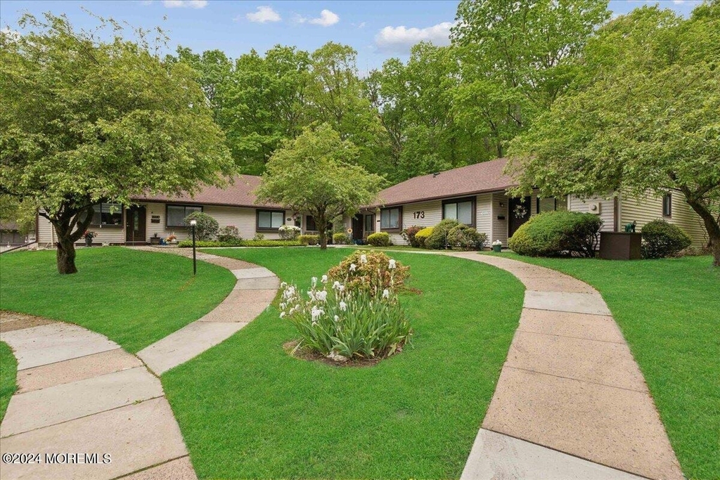 173 Amberly Drive - Photo 1