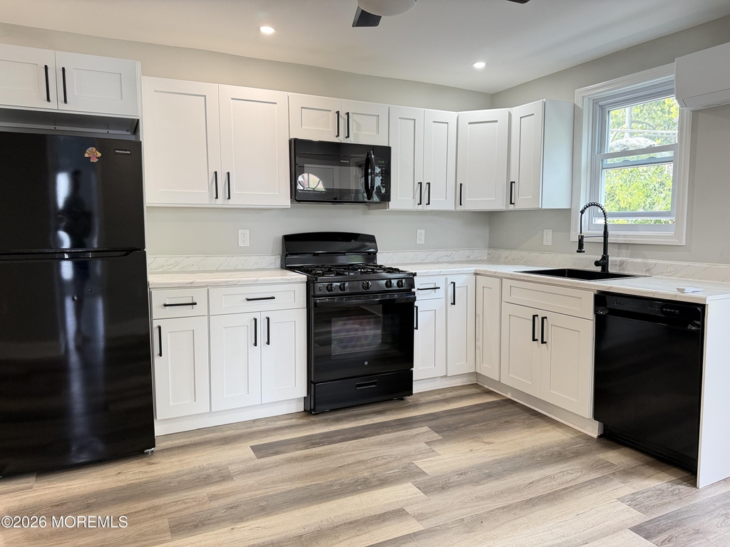 168 Chelsea Avenue - Photo 0