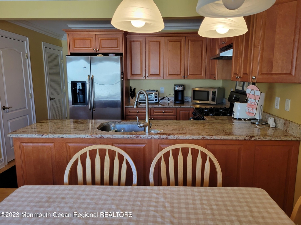 27 Broadway - Photo 3