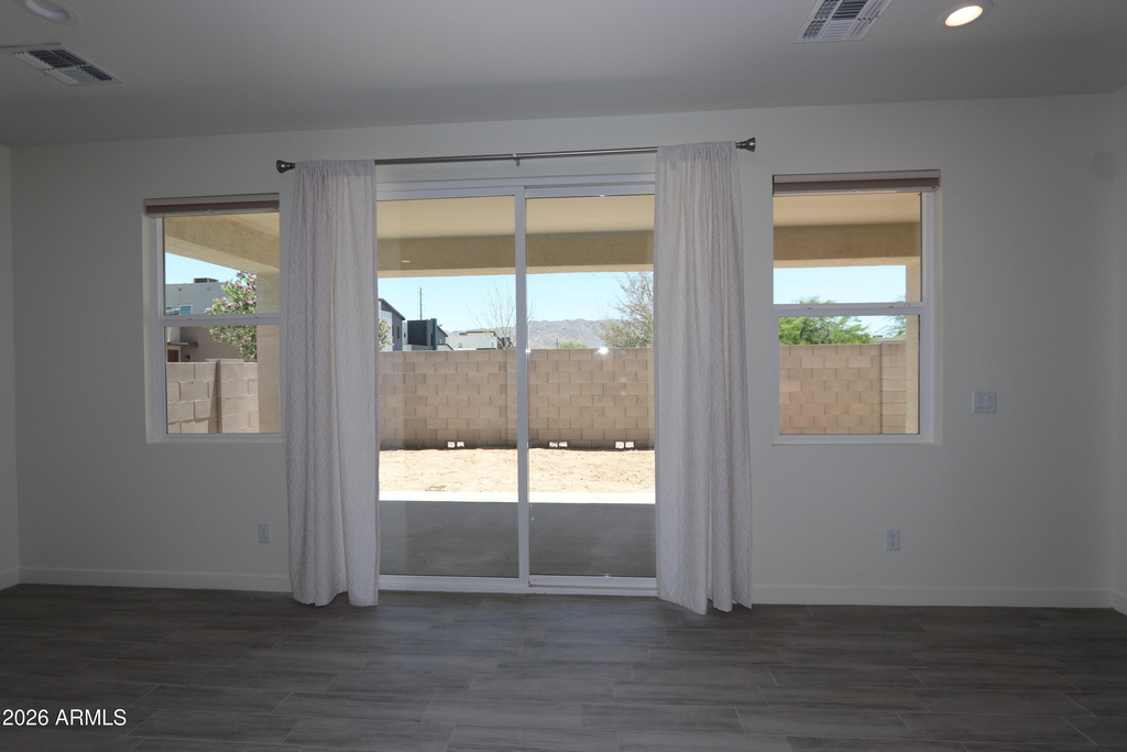 2313 W Pollack Street - Photo 4