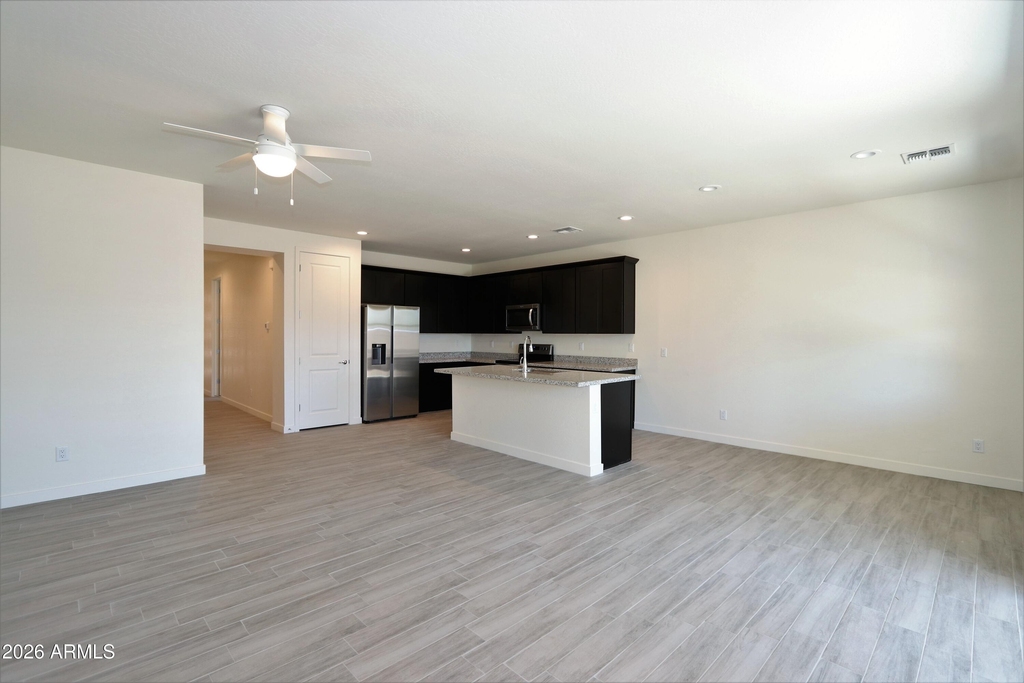 2313 W Pollack Street - Photo 2