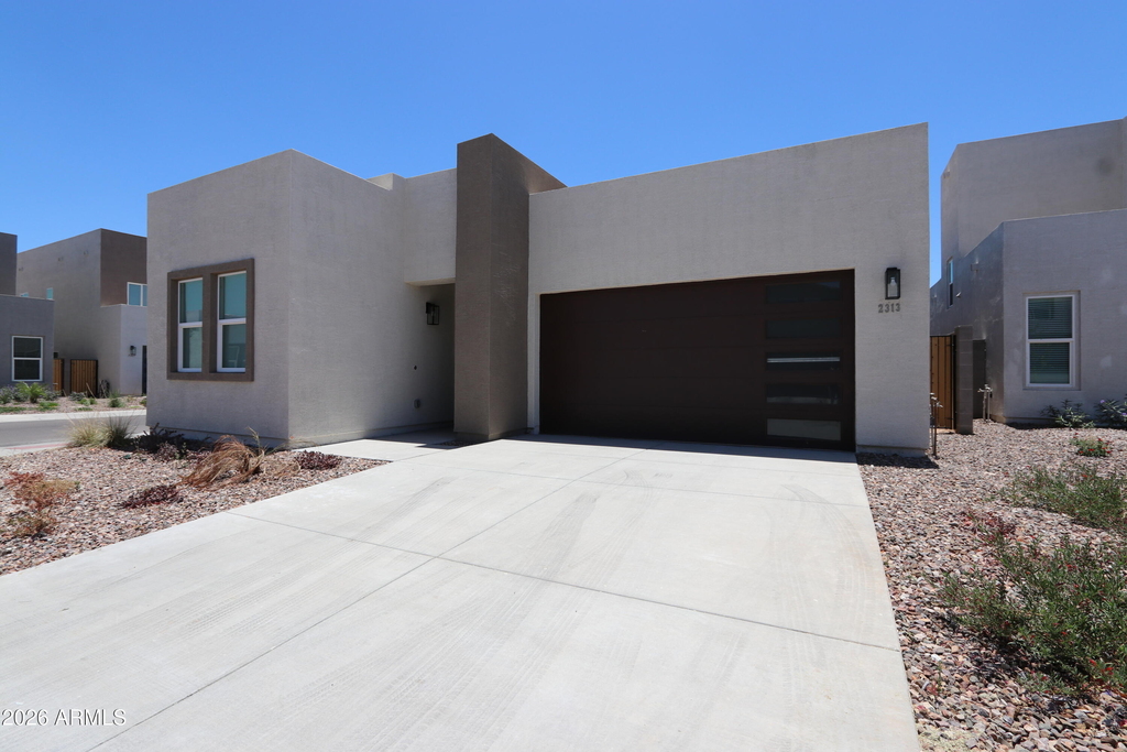 2313 W Pollack Street - Photo 0