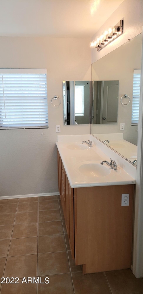 1297 E Birdland Drive - Photo 16