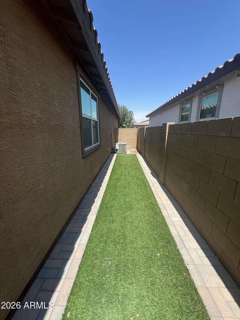 117 E Gemini Place - Photo 4