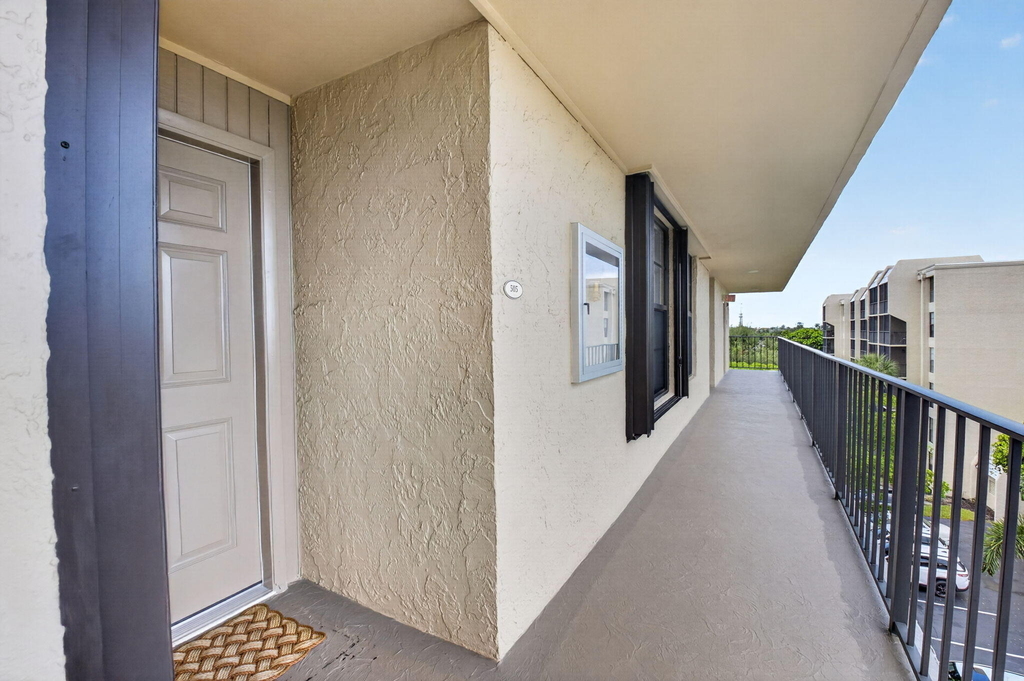 13 Royal Palm Way - Photo 26