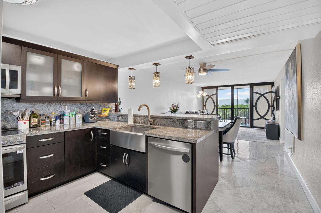 13 Royal Palm Way - Photo 16