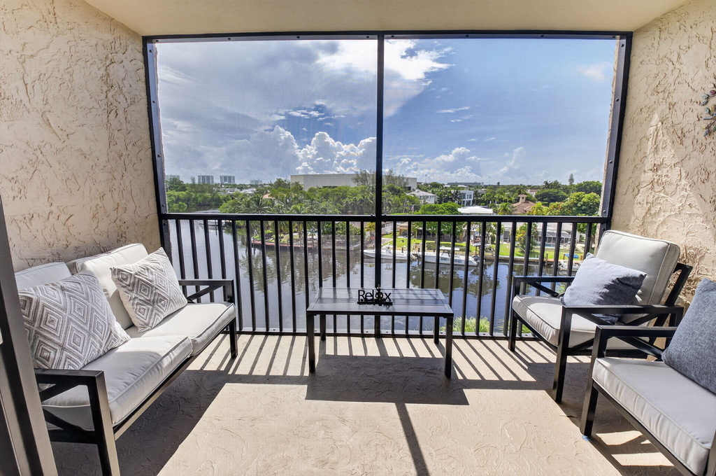 13 Royal Palm Way - Photo 7