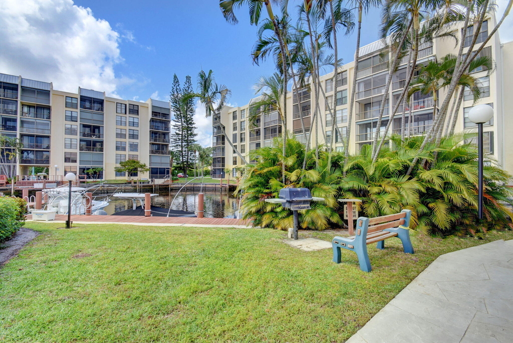 13 Royal Palm Way - Photo 37