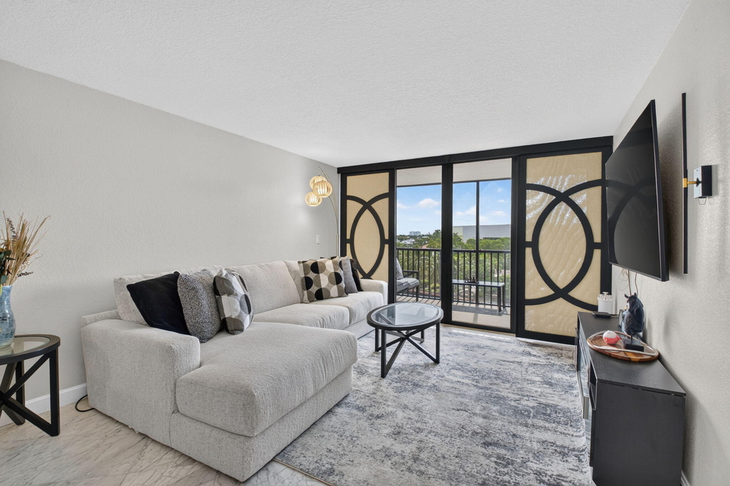 13 Royal Palm Way - Photo 11