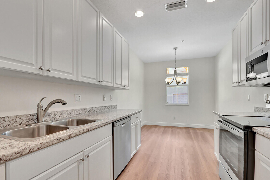 4313 Parkside Drive - Photo 4