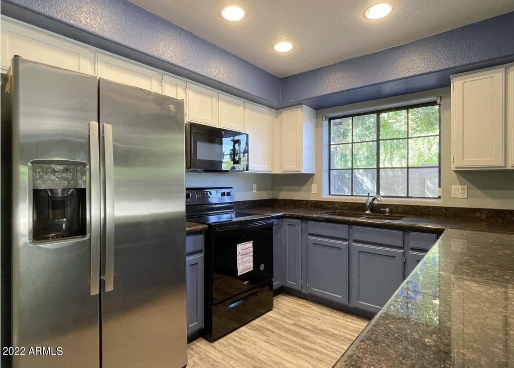 1124 E Rose Lane - Photo 8