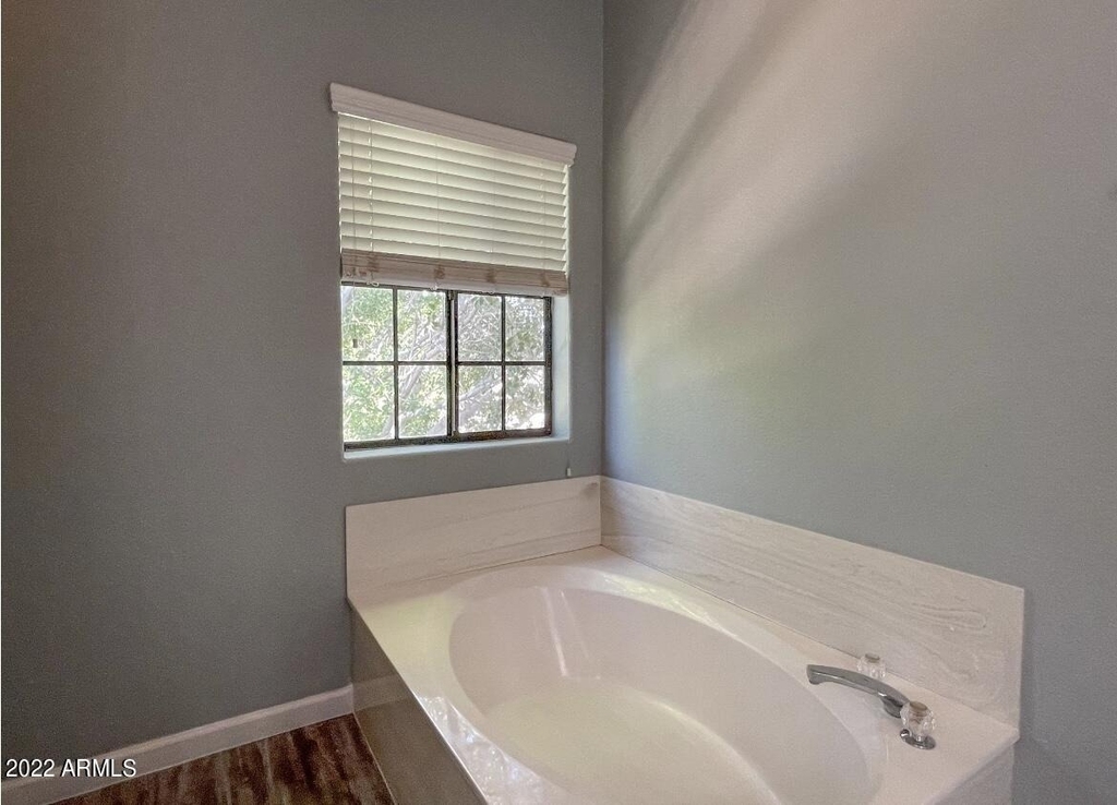 1124 E Rose Lane - Photo 18