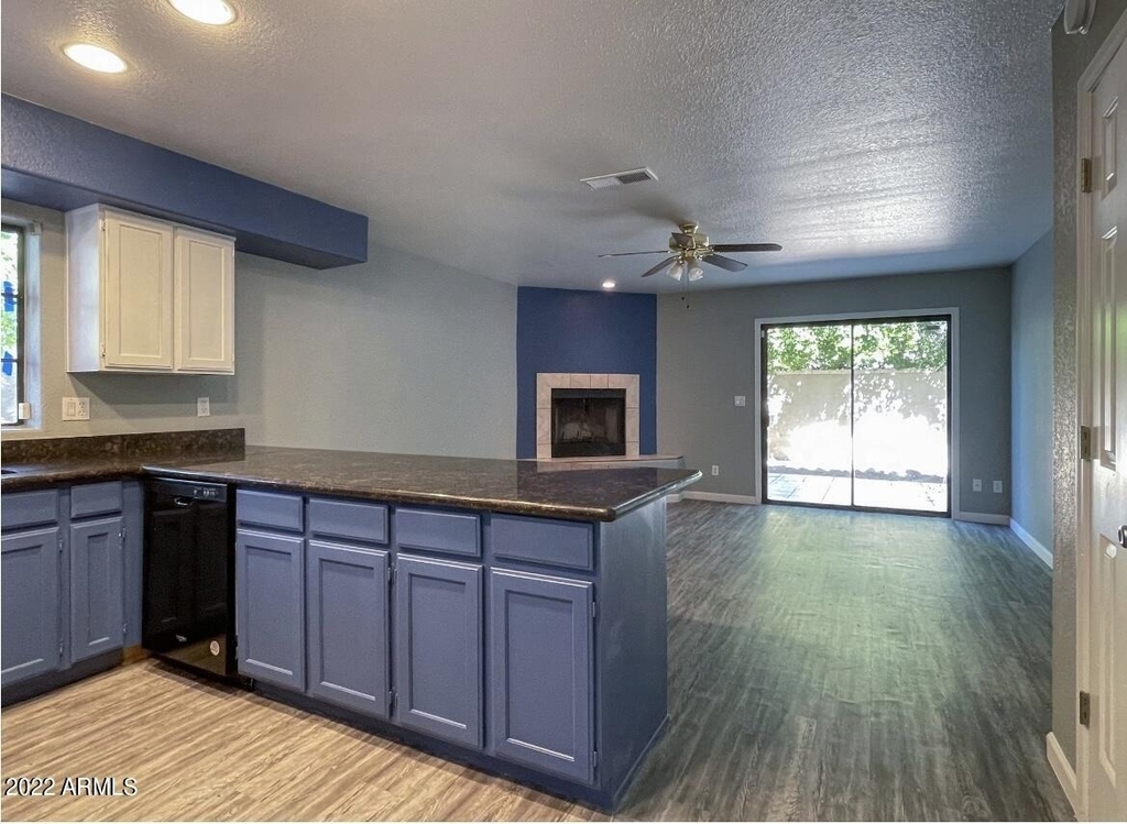 1124 E Rose Lane - Photo 9