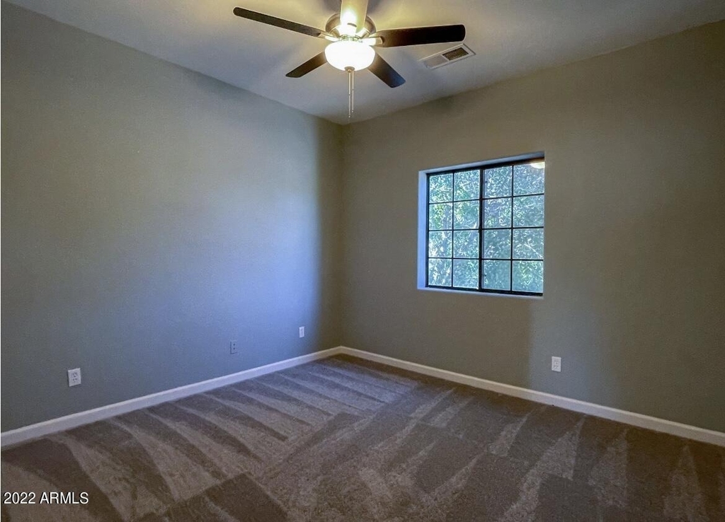 1124 E Rose Lane - Photo 25