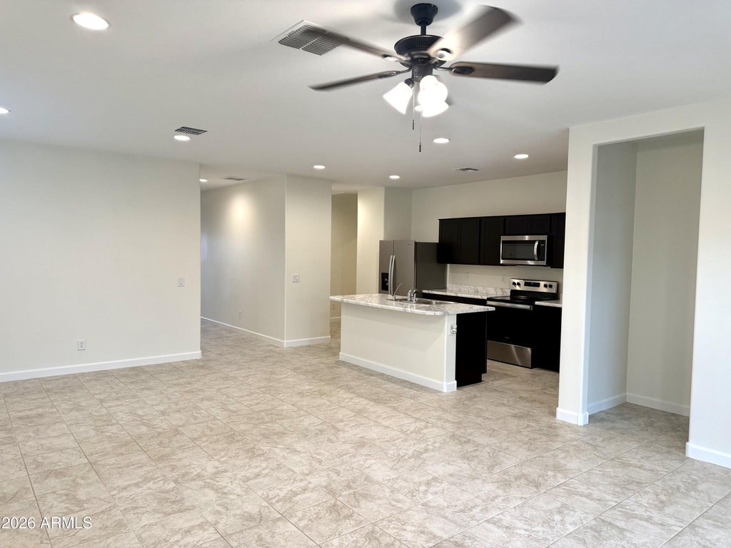 8233 W Clemente Way - Photo 4