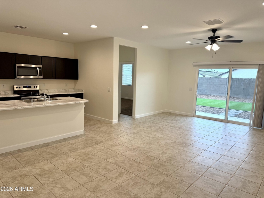 8233 W Clemente Way - Photo 3