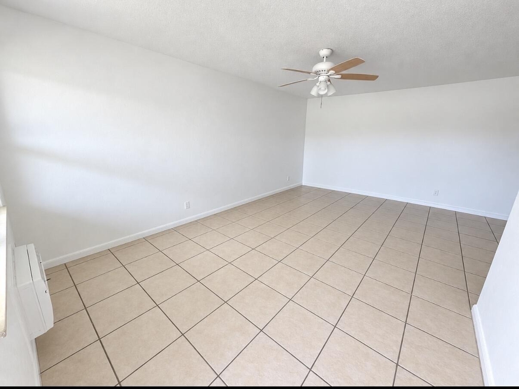 701 Se 15th Street - Photo 0