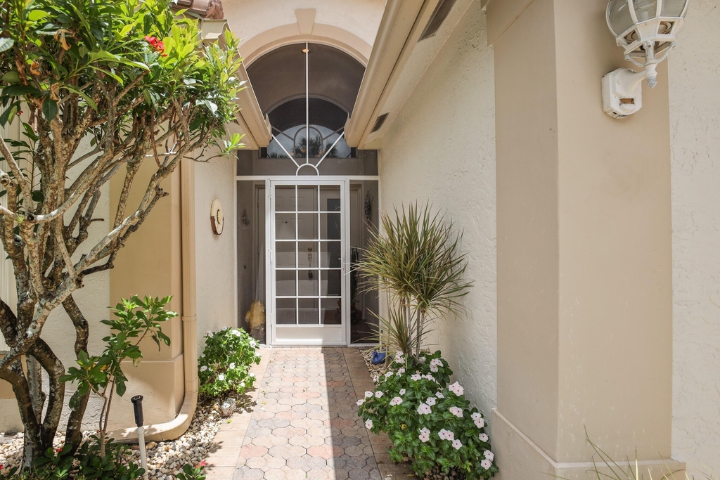 6519 Lucaya Avenue - Photo 2