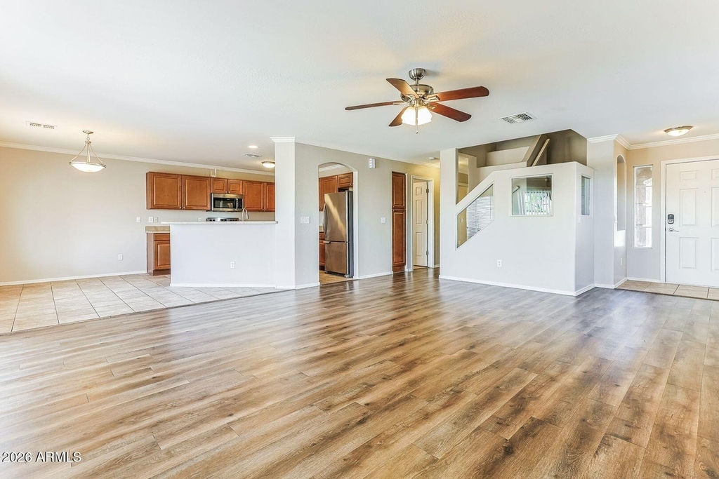 912 E Mayfield Circle - Photo 4