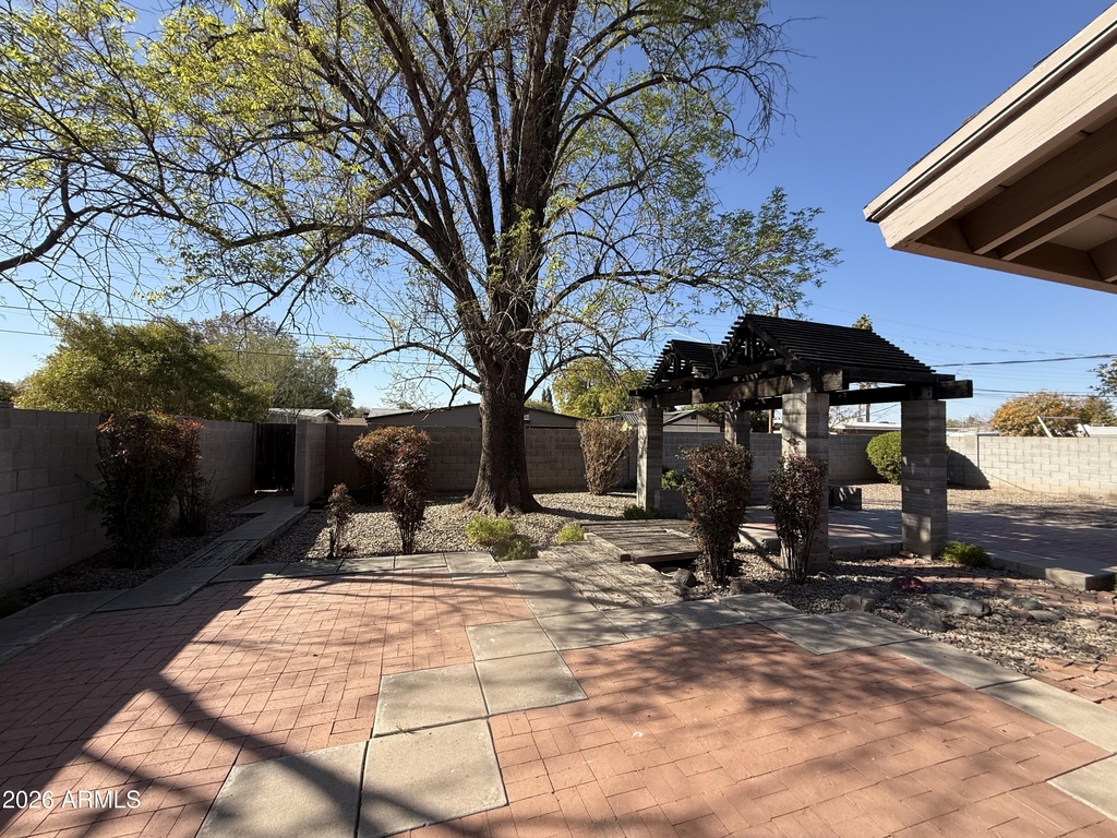 2114 S La Rosa Drive - Photo 34