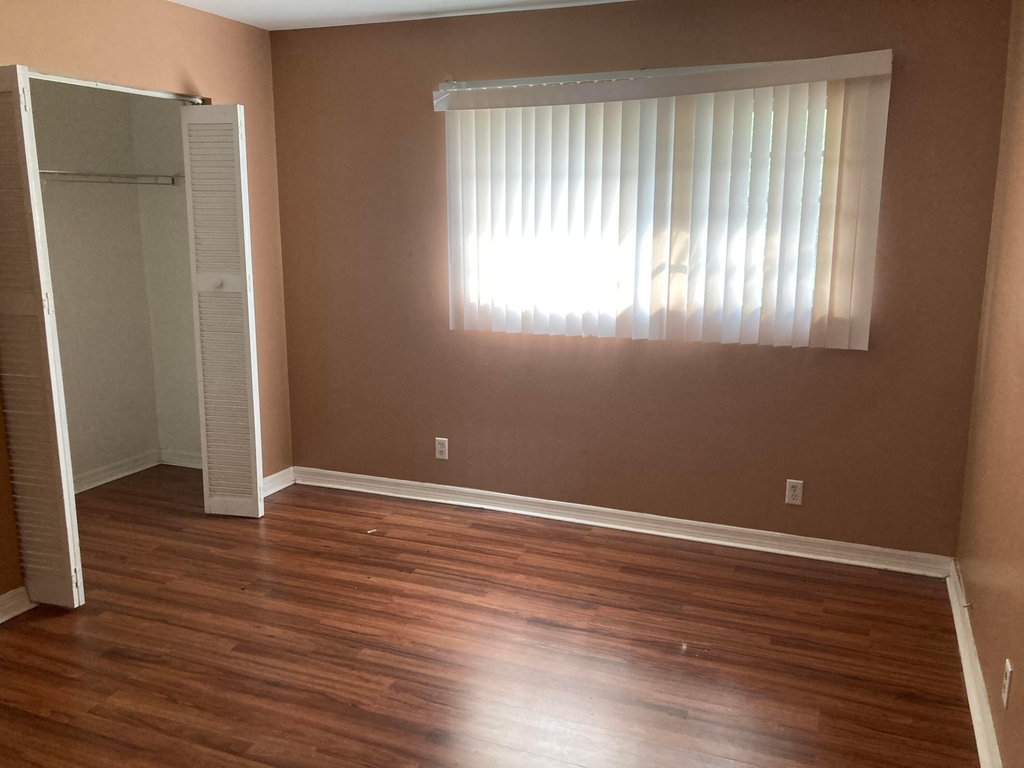 4715 Nw 9th Drive - Photo 8