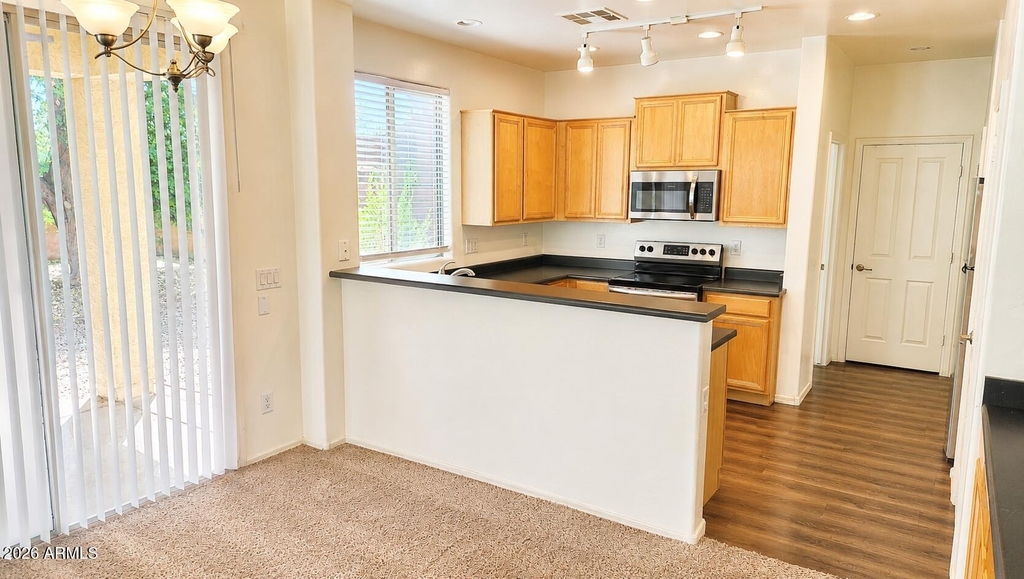 3873 E Bridgeport Parkway - Photo 5
