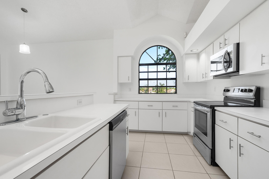 8049 Aberdeen Drive - Photo 12