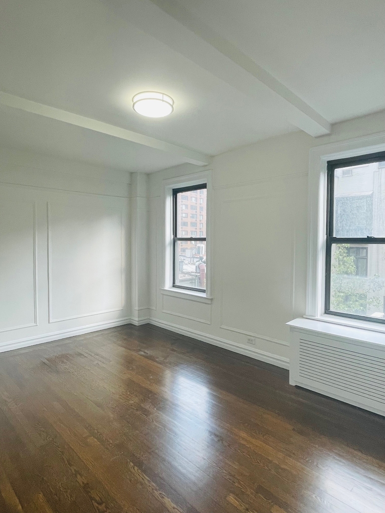 156 East 37th Street - Photo 2