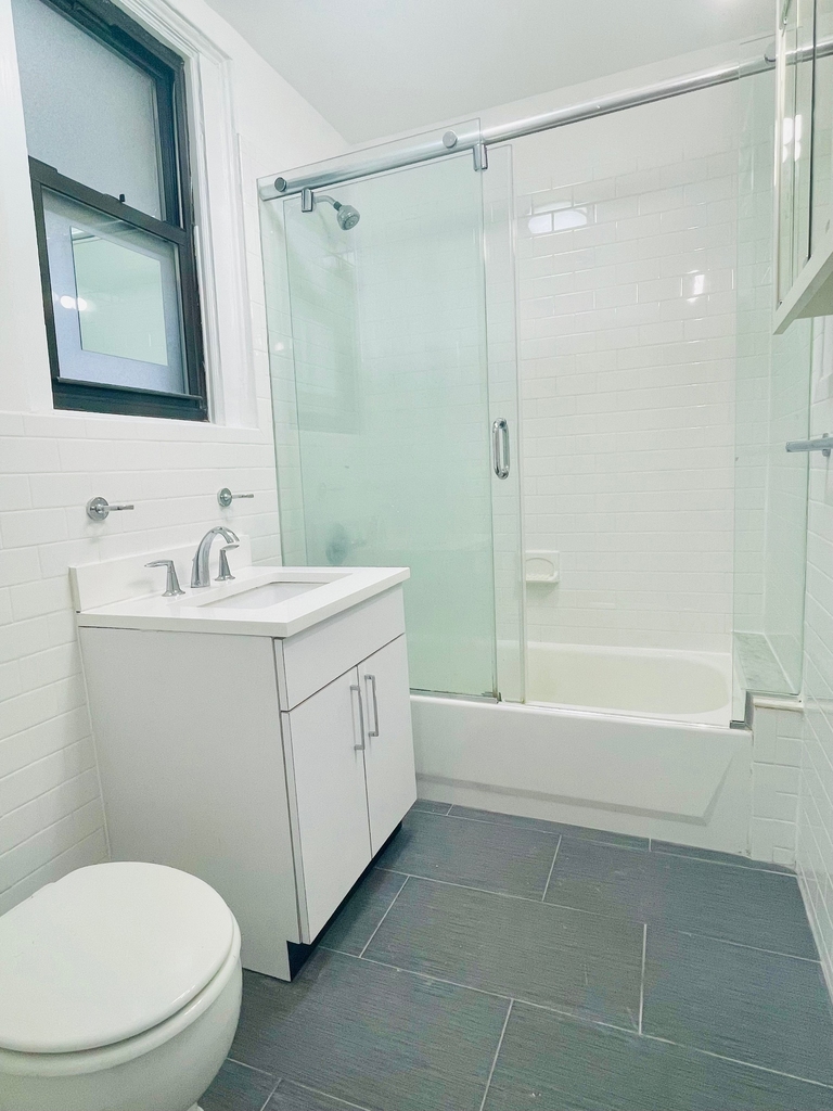 156 East 37th Street - Photo 8