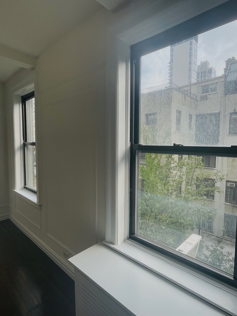 156 East 37th Street - Photo 4
