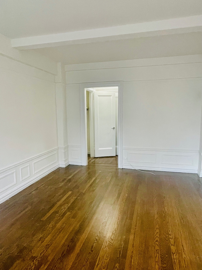 156 East 37th Street - Photo 1