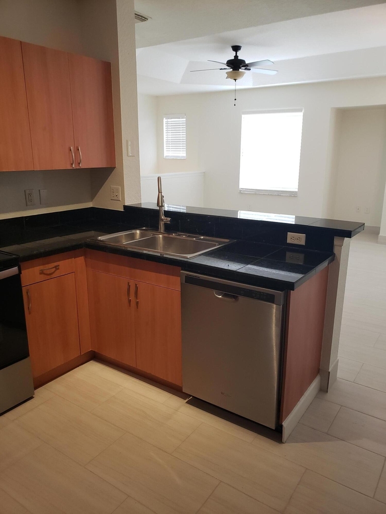 1101 Belmont Place - Photo 5