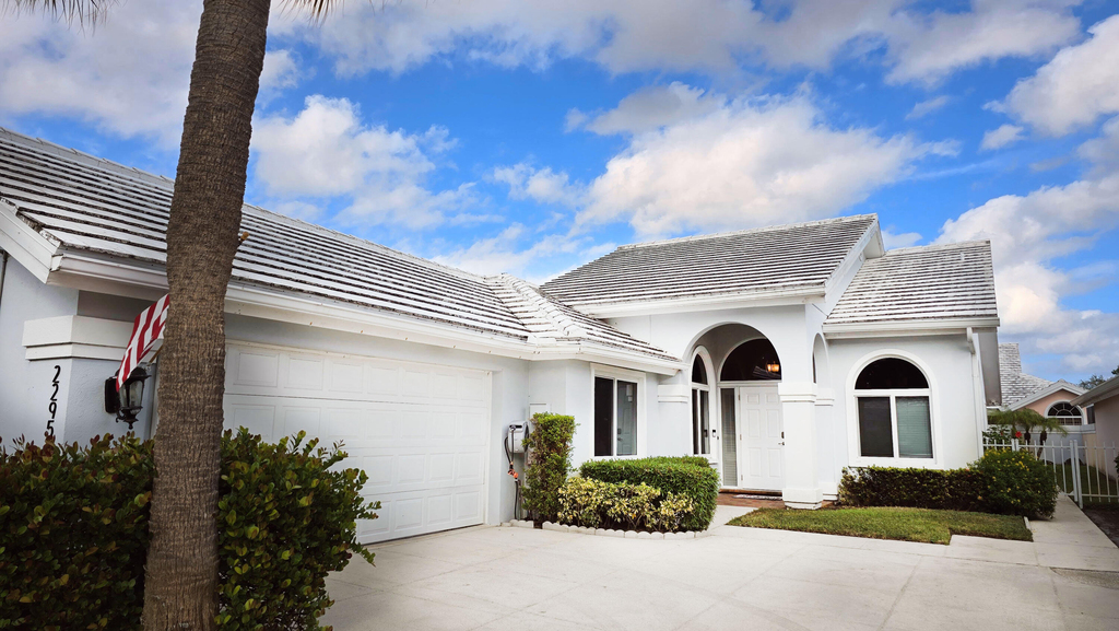 2295 Saratoga Lane - Photo 1