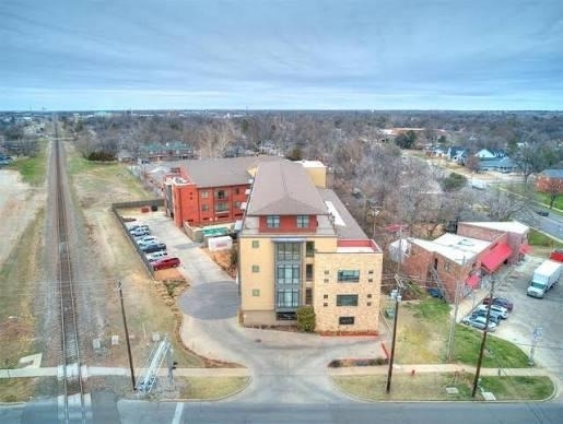 401 E Boyd Street - Photo 0