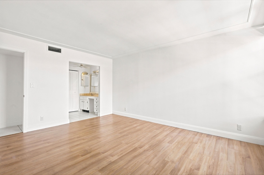 8 Royal Palm Way - Photo 22