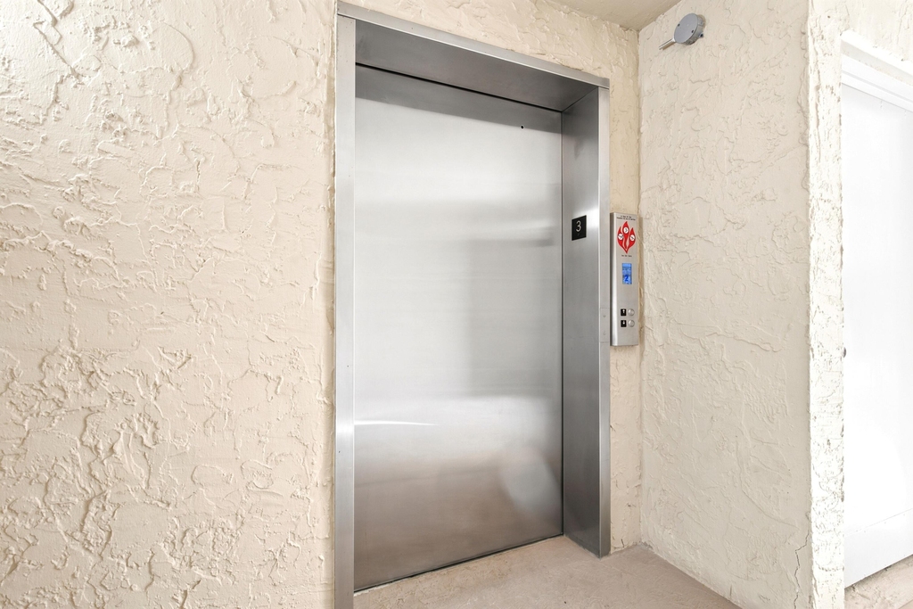 8 Royal Palm Way - Photo 34