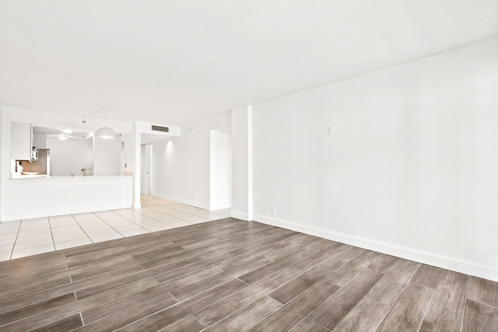 8 Royal Palm Way - Photo 15