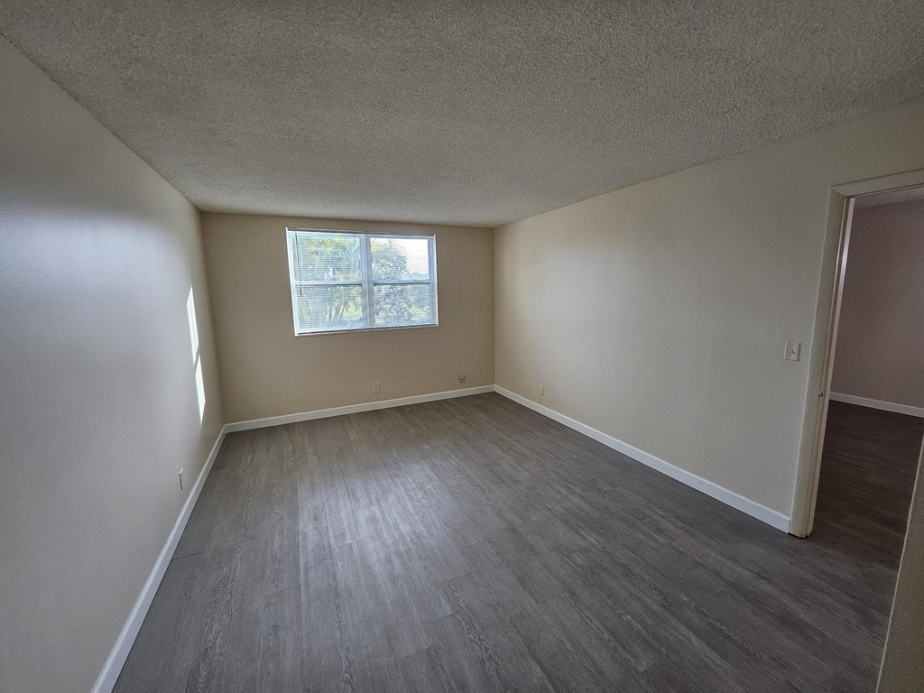 2900 Nw 46th Avenue - Photo 4