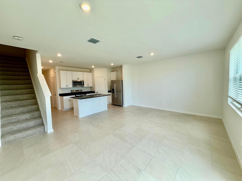 655 Salisbury Circle - Photo 3