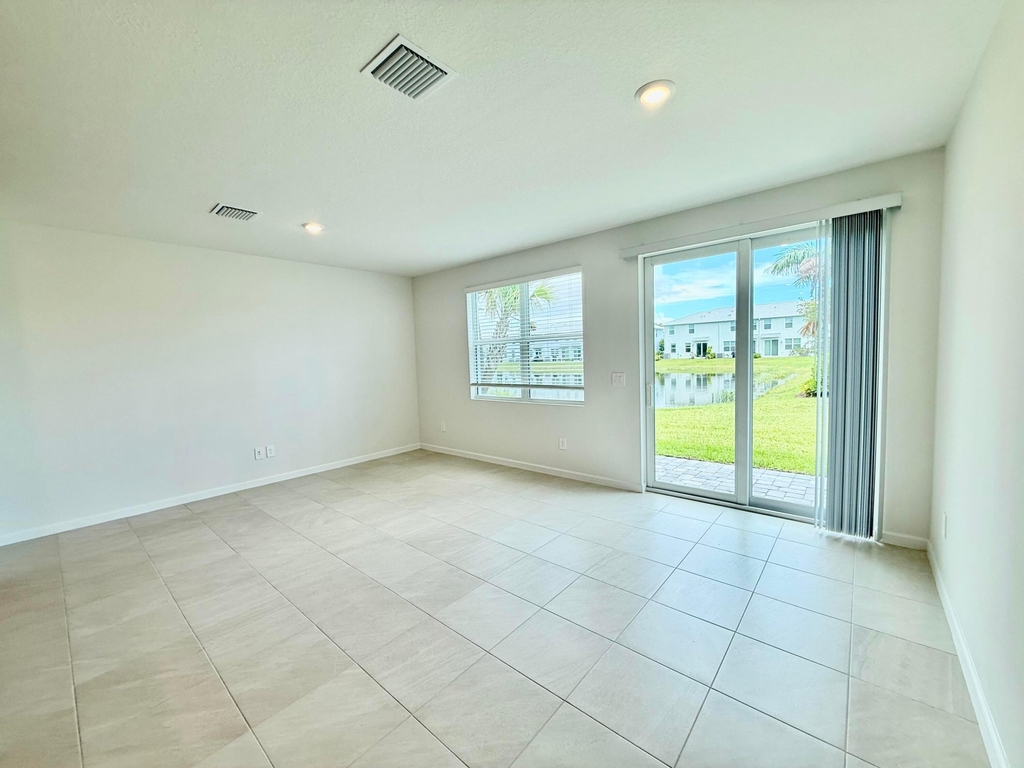 655 Salisbury Circle - Photo 13