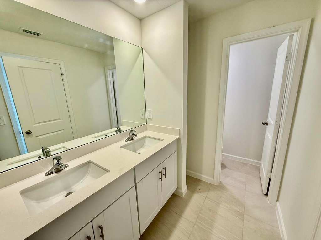 655 Salisbury Circle - Photo 10
